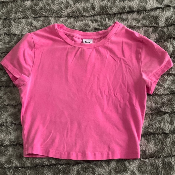 Aritzia, TNA Tops - TNA Aritzia Cropped T-shirt